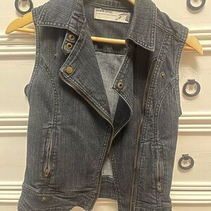 Denim Sleeveless Vest with Zipper Details